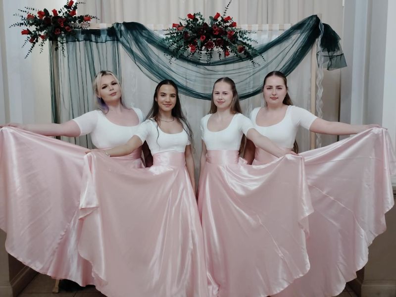 Moderný folklór na svadbe